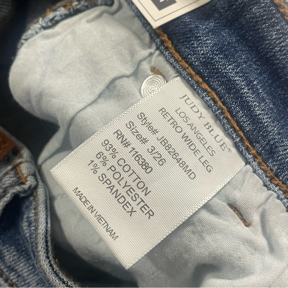 Judy Blue women’s jeans high waist Retro wide-leg distressed hem. NWT.size 3/26 - Picture 11 of 16